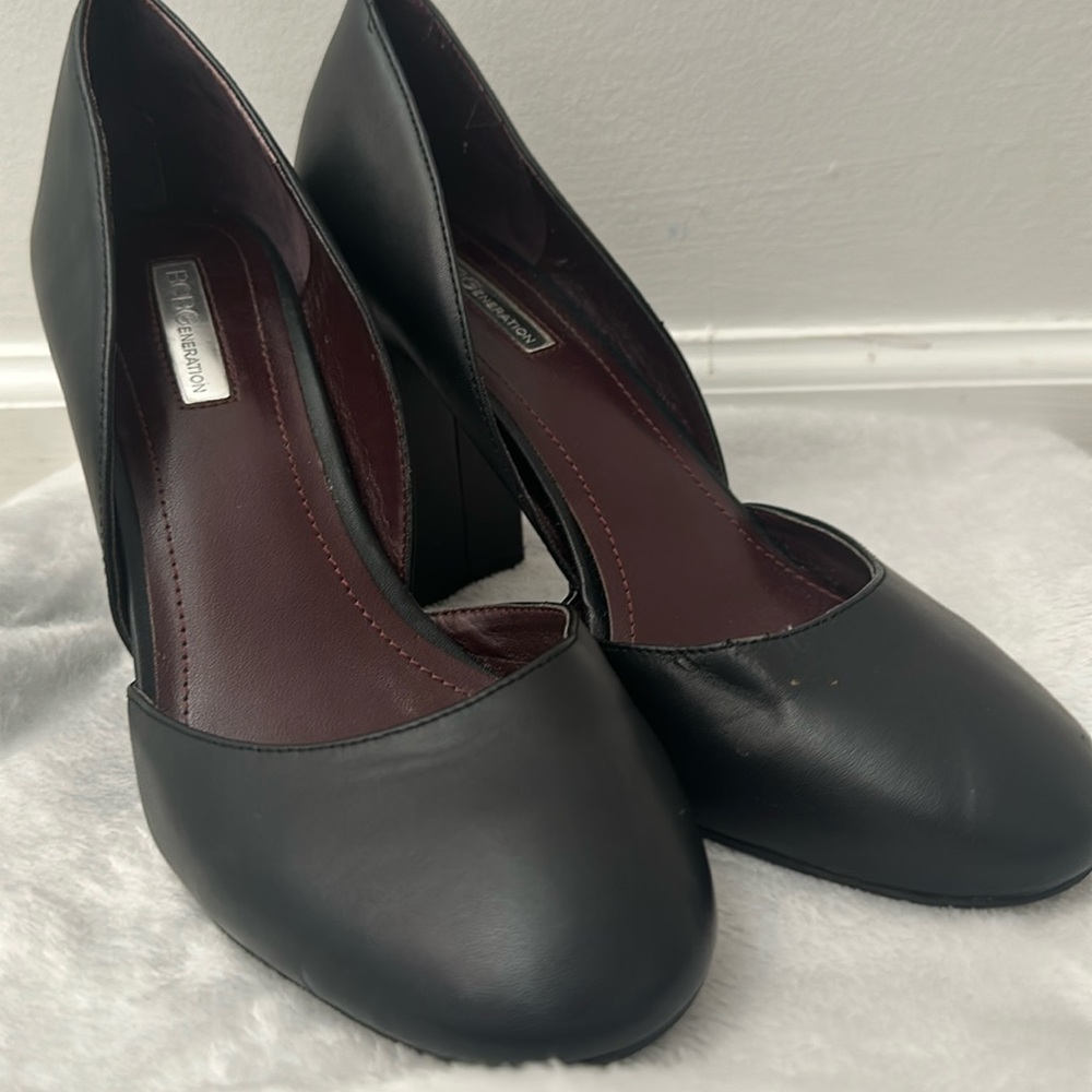 ‼️Selling‼️ slightly used black heel pumps